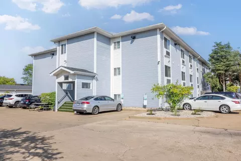 3130 W Monroe St #204, Waukegan, IL 60085