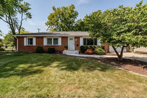 6 Donna Dr, Normal, IL 61761