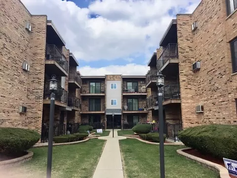 4550 W 57th St #2B1, Chicago, IL 60629