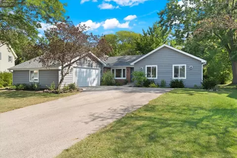 579 Phillips Cir, Antioch, IL 60002
