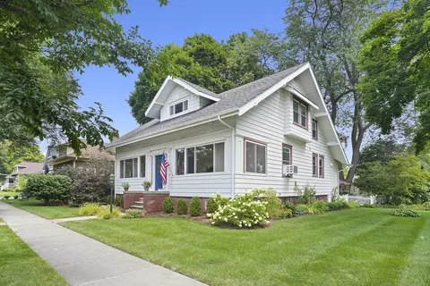 401 N Pine Ave, Arlington Heights, IL 60004