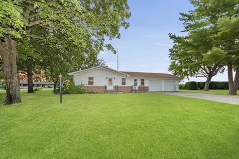 3 Meadow Park Dr, Wenona, IL 61377