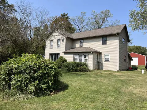 4304 W Lily Creek Rd, Freeport, IL 61032