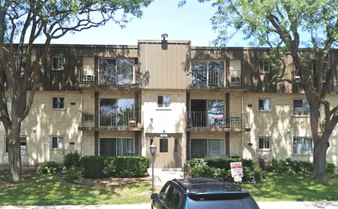 563 Fairway View Dr #2E, Wheeling, IL 60090