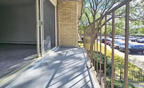 Exterior - 563 Fairway View Dr #2E, Wheeling, IL 60090 photo 2 of 4