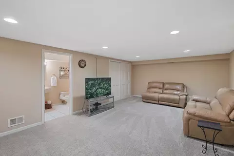 5406 Silent Brook Ln, Rolling Meadows, IL 60008 photo 29