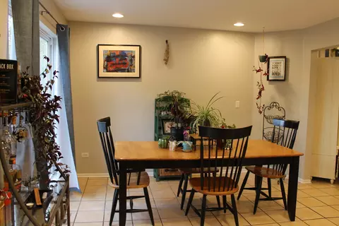 Dining - 1455 Misthaven Ln, Elgin, IL 60123 photo 1 of 1