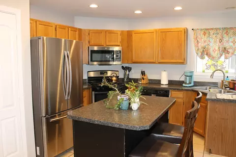 Kitchen - 1455 Misthaven Ln, Elgin, IL 60123 photo 1 of 2