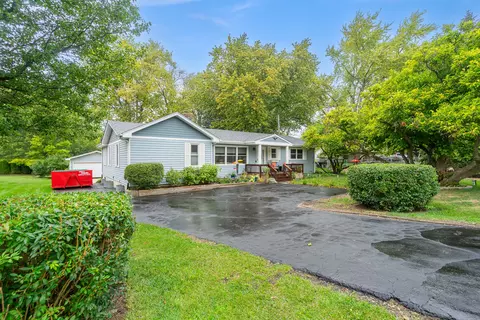 1111 Hart Rd, Batavia, IL 60510