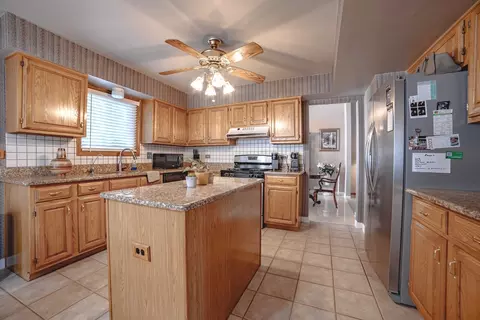 257 Brittany Trl, Elgin, IL 60120 photo 4