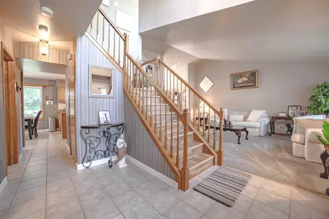 257 Brittany Trl, Elgin, IL 60120 photo 2
