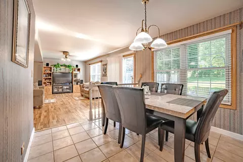 257 Brittany Trl, Elgin, IL 60120 photo 5