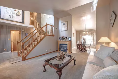 257 Brittany Trl, Elgin, IL 60120 photo 3