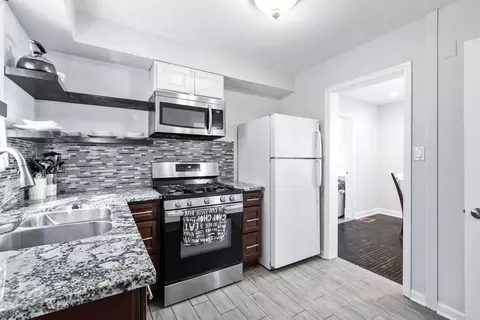 471 Jackson St, Aurora, IL 60505 photo 6