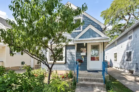 471 Jackson St, Aurora, IL 60505 photo 2