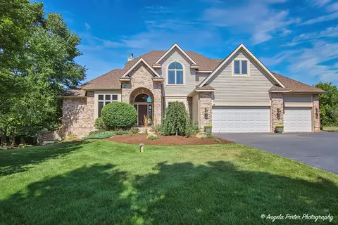 3414 Forest Ridge Dr, Spring Grove, IL 60081