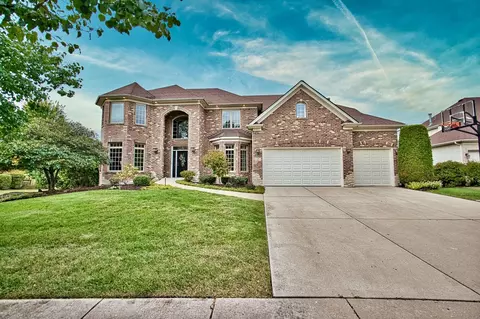 2 Crenshaw Ct, Bolingbrook, IL 60490