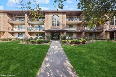 7515 Sheridan Dr #1-2D, Willowbrook, IL 60527
