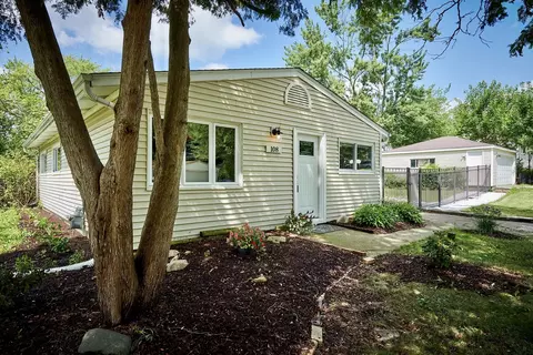 108 Center Rd, Streamwood, IL 60107