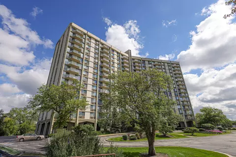 40 N Tower Rd #4E, Oak Brook, IL 60523