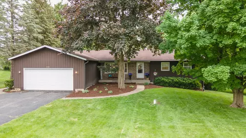 25285 W Ivanhoe Rd, Wauconda, IL 60084