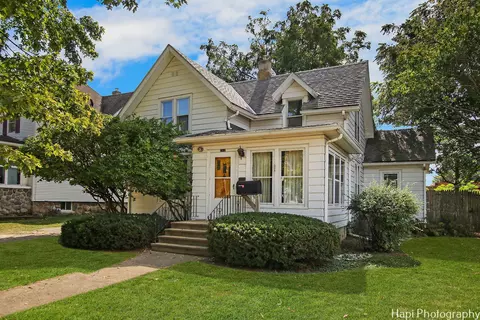 202 W Blackman St, Harvard, IL 60033