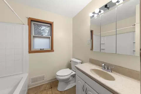 840 Whitlock Ave, Aurora, IL 60506 photo 9