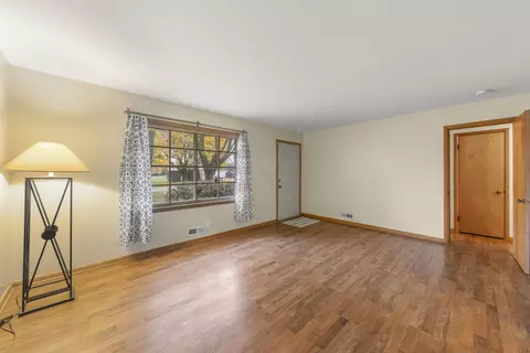 840 Whitlock Ave, Aurora, IL 60506 photo 4