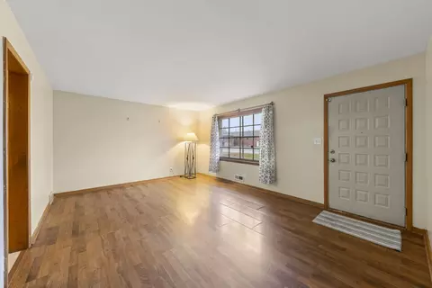 840 Whitlock Ave, Aurora, IL 60506 photo 5