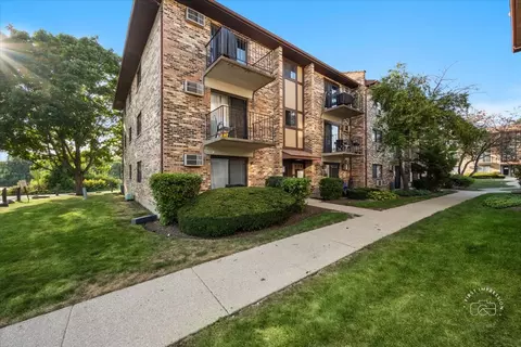 334 Klein Creek Ct #E, Carol Stream, IL 60188