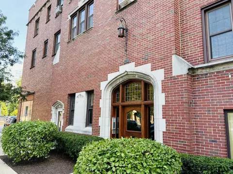 1103 Holley Ct #305, Oak Park, IL 60301