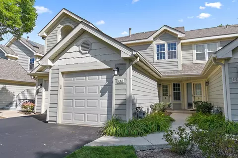 154 W Hamilton Dr, Palatine, IL 60067