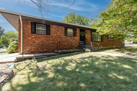 217 Hammitt Dr, Normal, IL 61761 photo 2