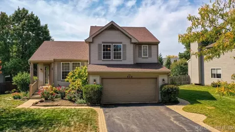 372 Messenger Cir, North Aurora, IL 60542