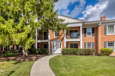 560 Shorely Dr #103, Barrington, IL 60010
