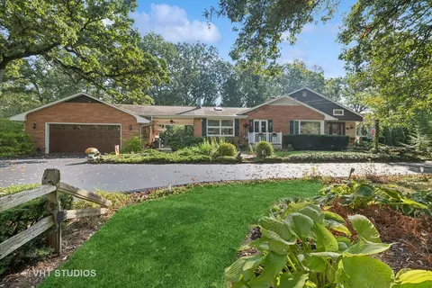 530 Old Hickory Ln, Libertyville, IL 60048