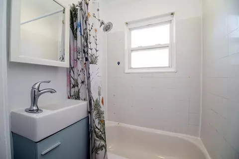 Bath - 320 Chaney Ave, Crest Hill, IL 60403 photo 1 of 1