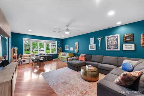 Living - 665 Frederick Ln, Hoffman Estates, IL 60169 photo 3 of 3