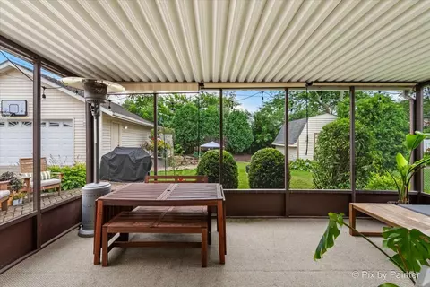Exterior - 665 Frederick Ln, Hoffman Estates, IL 60169 photo 3 of 6
