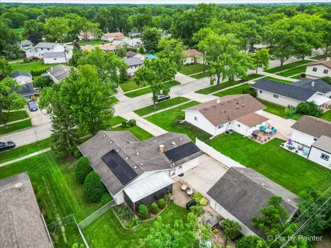 View/Area - 665 Frederick Ln, Hoffman Estates, IL 60169 photo 2 of 6