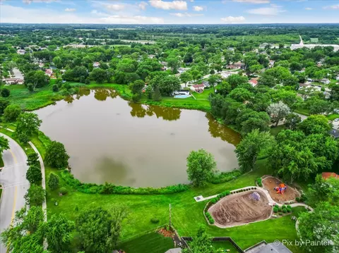 View/Area - 665 Frederick Ln, Hoffman Estates, IL 60169 photo 4 of 6