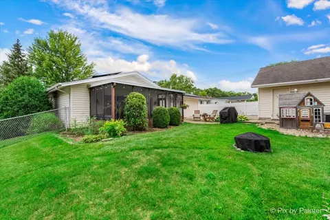 Exterior - 665 Frederick Ln, Hoffman Estates, IL 60169 photo 5 of 6