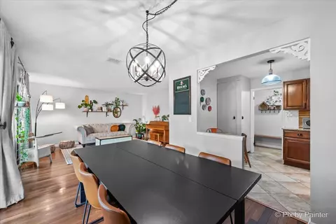 Dining - 665 Frederick Ln, Hoffman Estates, IL 60169 photo 1 of 3