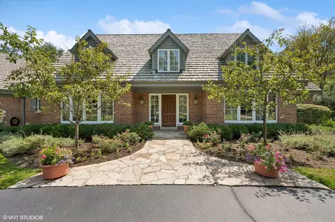 11 Bristol Rd, Northfield, IL 60093