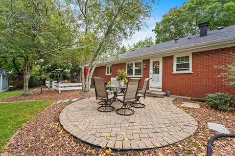 Exterior - 1180 Squire Dr, Aurora, IL 60505 photo 3 of 7
