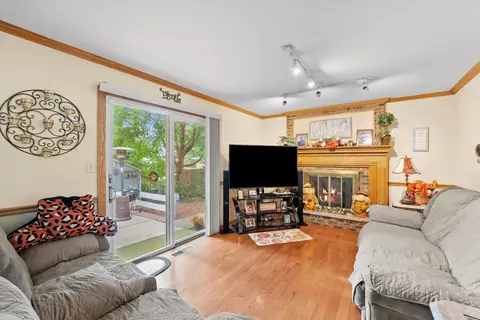 Living - 1180 Squire Dr, Aurora, IL 60505 photo 3 of 4