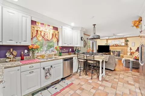 Kitchen - 1180 Squire Dr, Aurora, IL 60505 photo 2 of 3