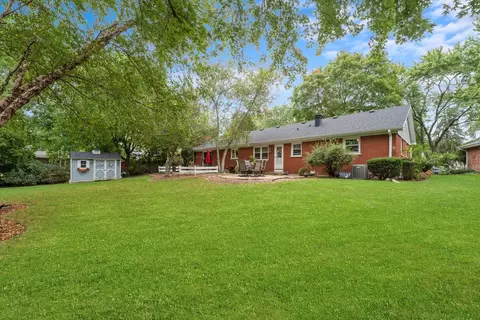 Exterior - 1180 Squire Dr, Aurora, IL 60505 photo 4 of 7