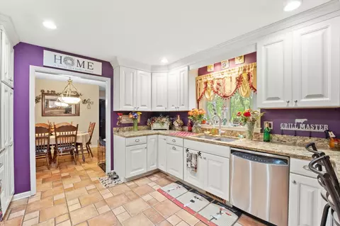 Kitchen - 1180 Squire Dr, Aurora, IL 60505 photo 1 of 3