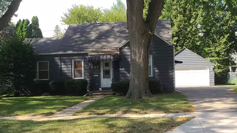 617 E Morgan St, Dixon, IL 61021